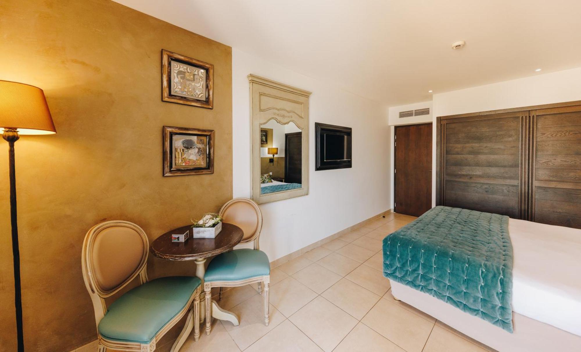 Hotel Liberata & Spa LʼÎle-Rousse 部屋 写真